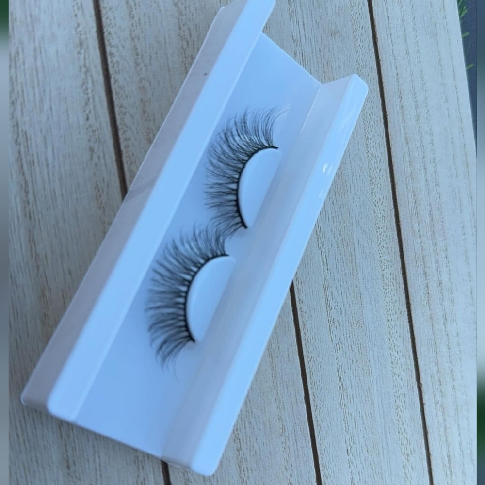 EXTENSION  LASHES